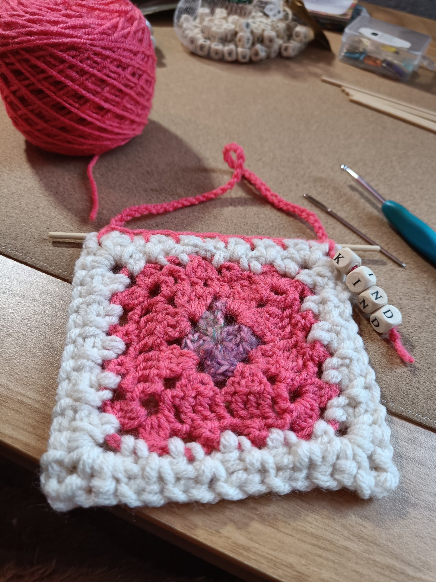 Granny square à suspendre - Kind