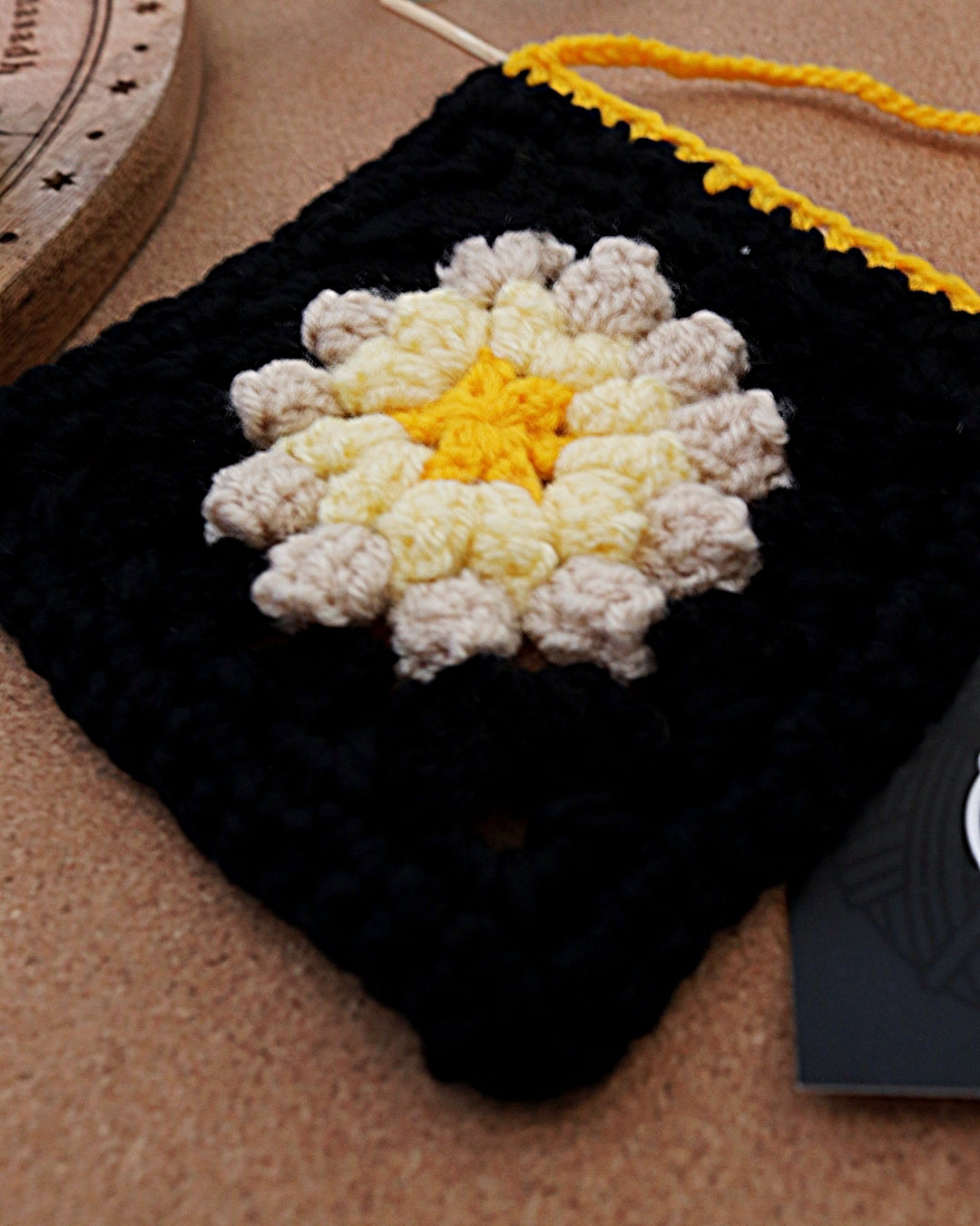 Granny square à suspendre - Lumos