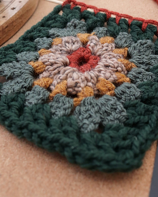 Granny square à suspendre - Earth