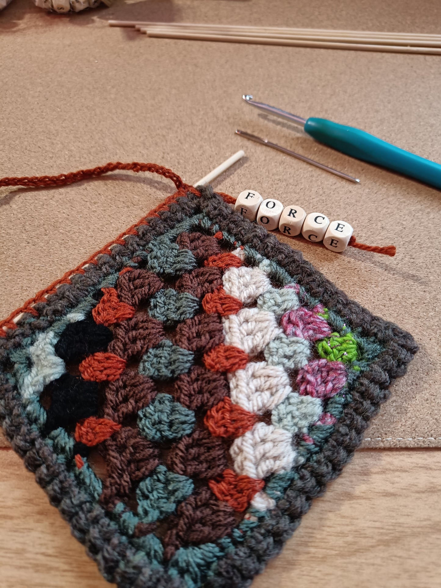 Granny square à suspendre - Force