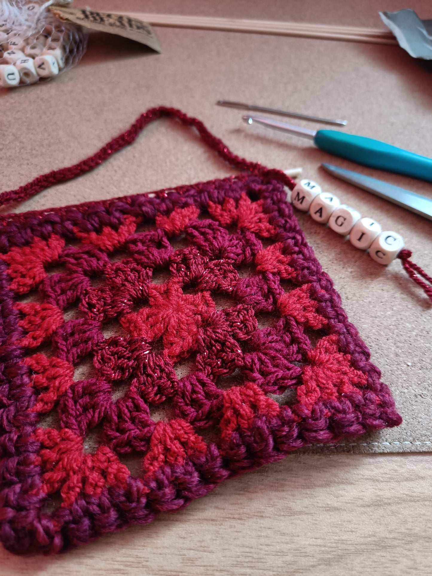 Granny square à suspendre - Magic