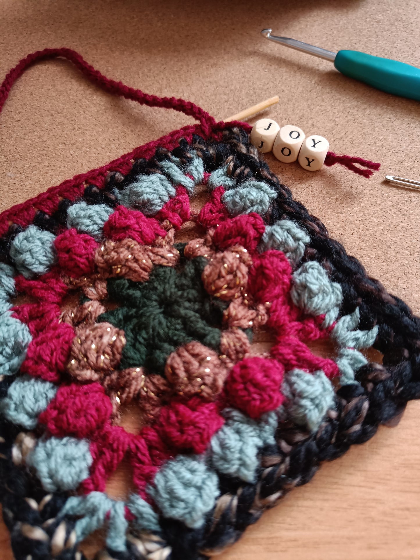 Granny square à suspendre - Joy