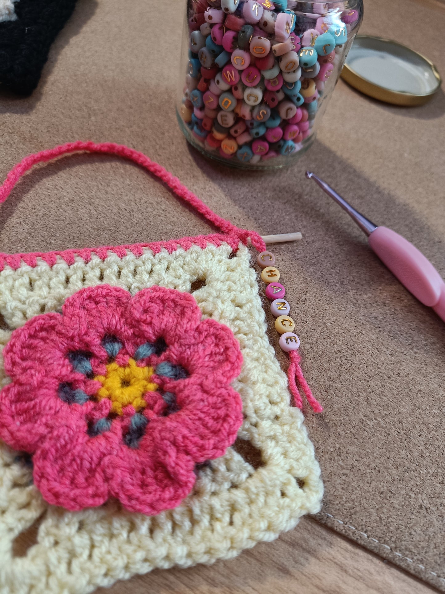 Granny square à suspendre - Chance