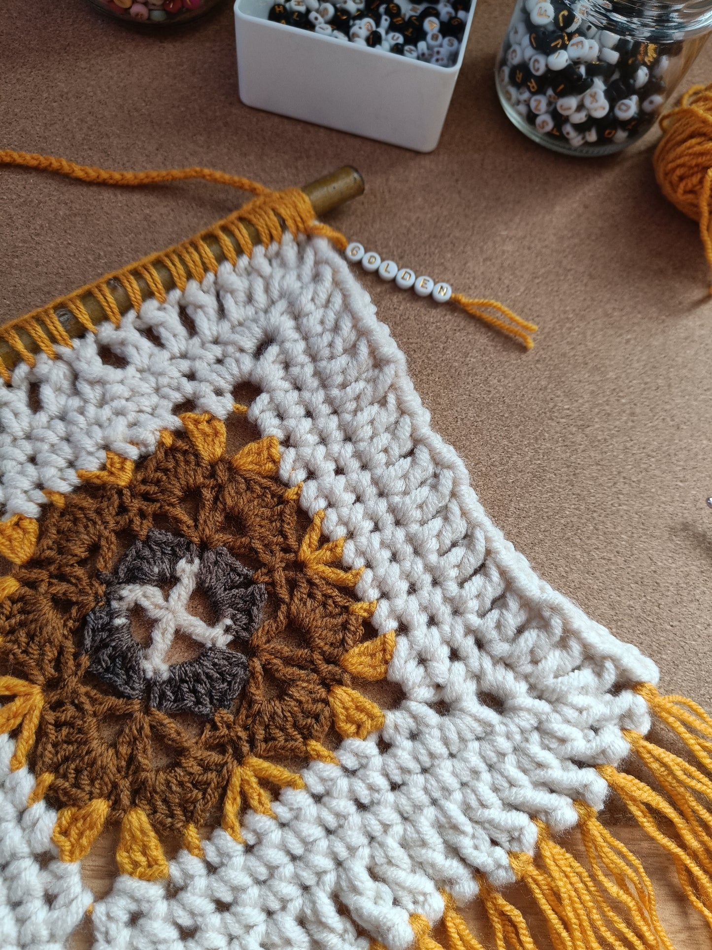 Granny square à suspendre - Golden