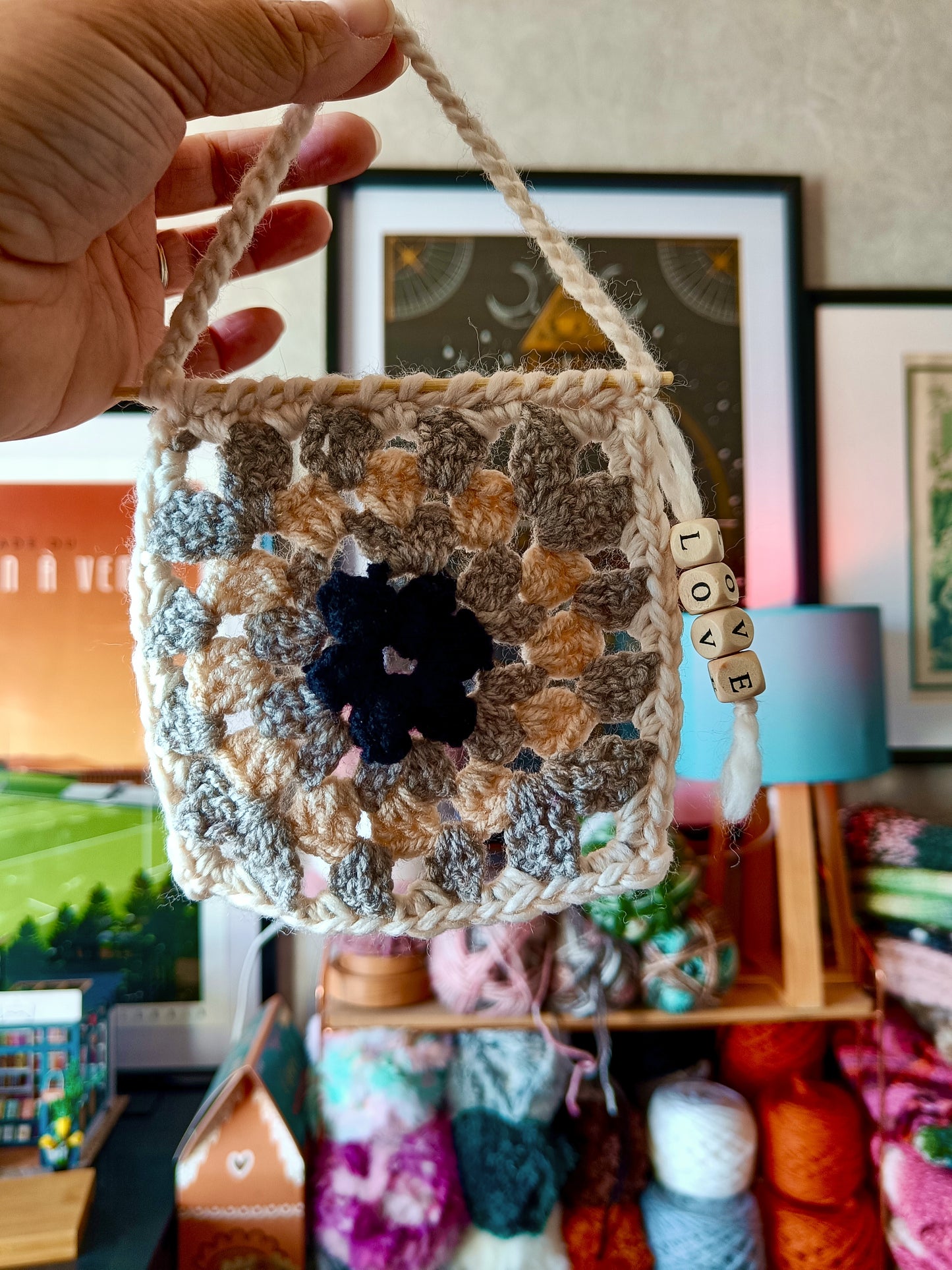 Granny square à suspendre - Love