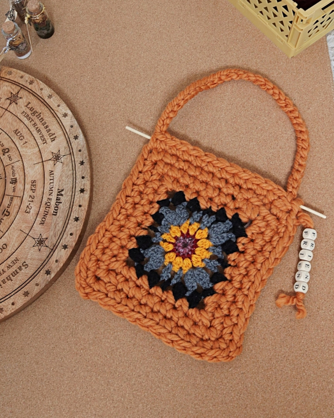 Granny square à suspendre - Friend