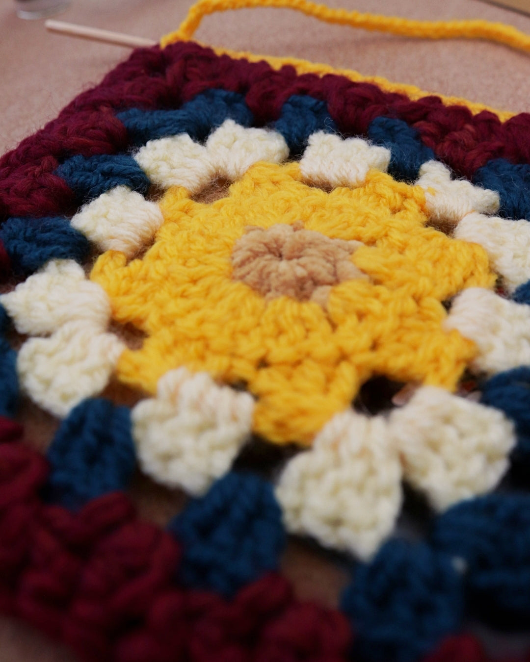 Granny square à suspendre - Wisdom