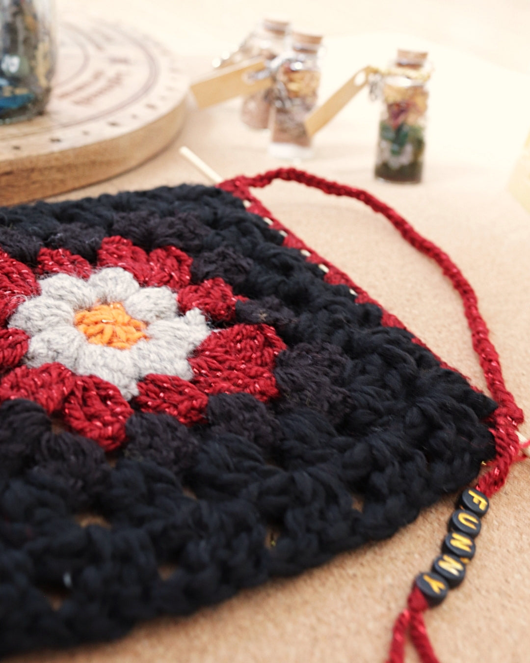 Granny square à suspendre - Funny