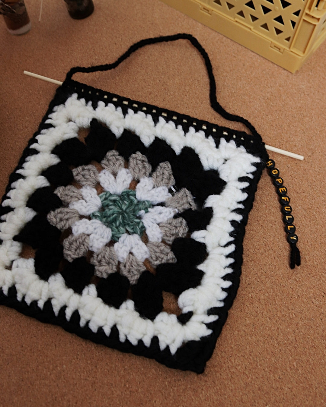 Granny square à suspendre - Hopefully