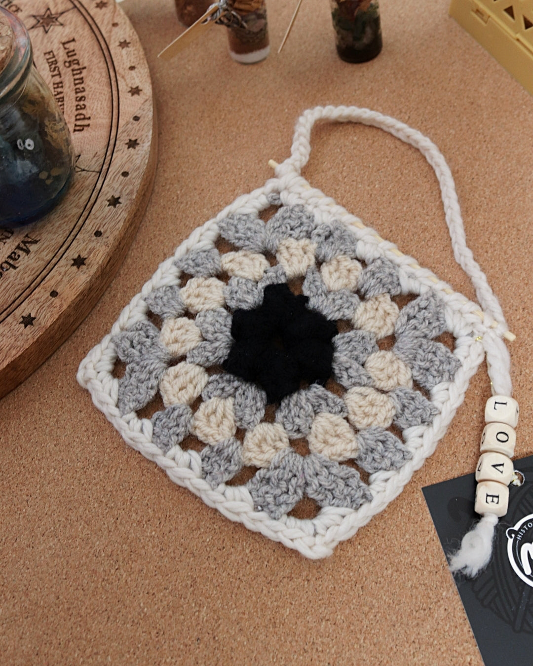 Granny square à suspendre - Love