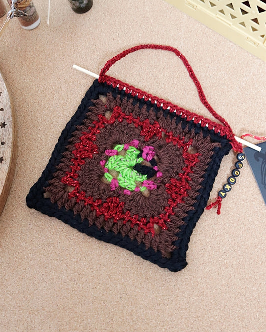 Granny square à suspendre - Spooky