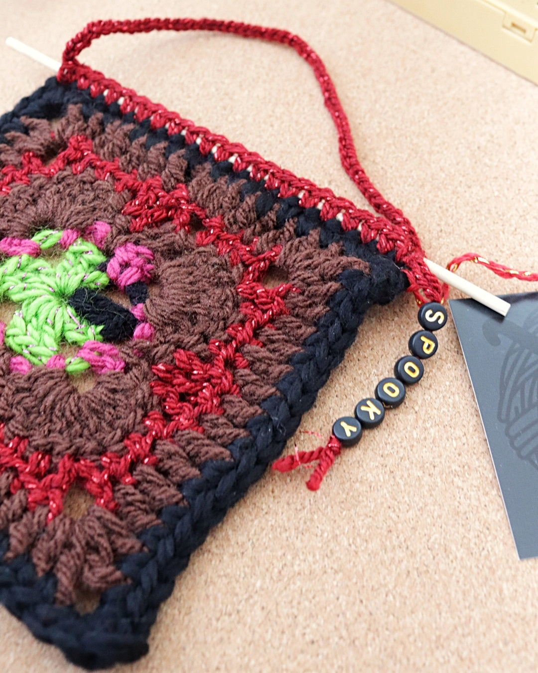 Granny square à suspendre - Spooky