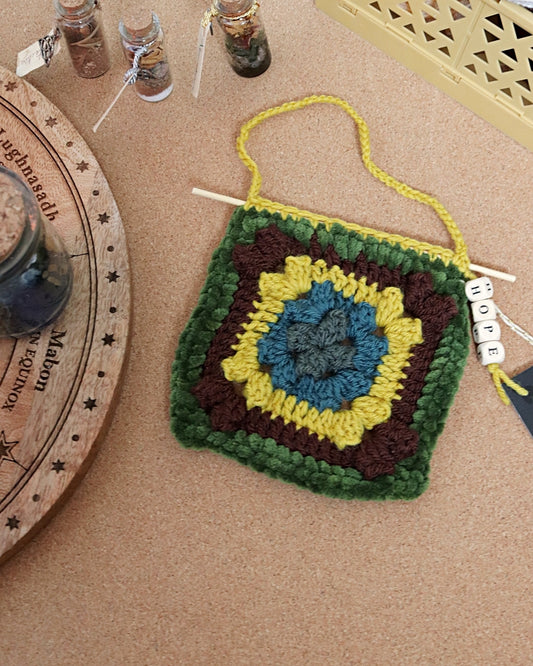 Granny square à suspendre - Hope