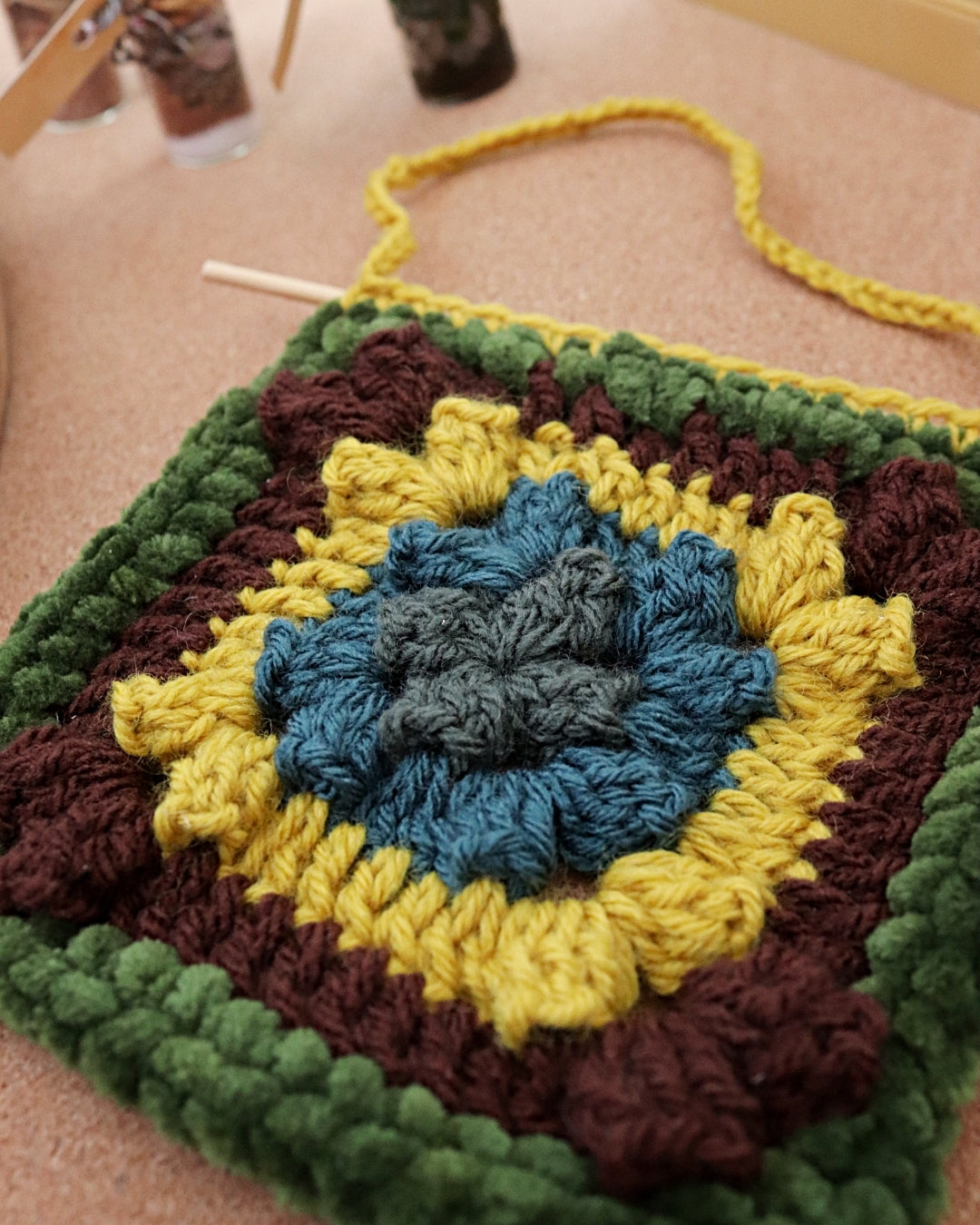 Granny square à suspendre - Hope