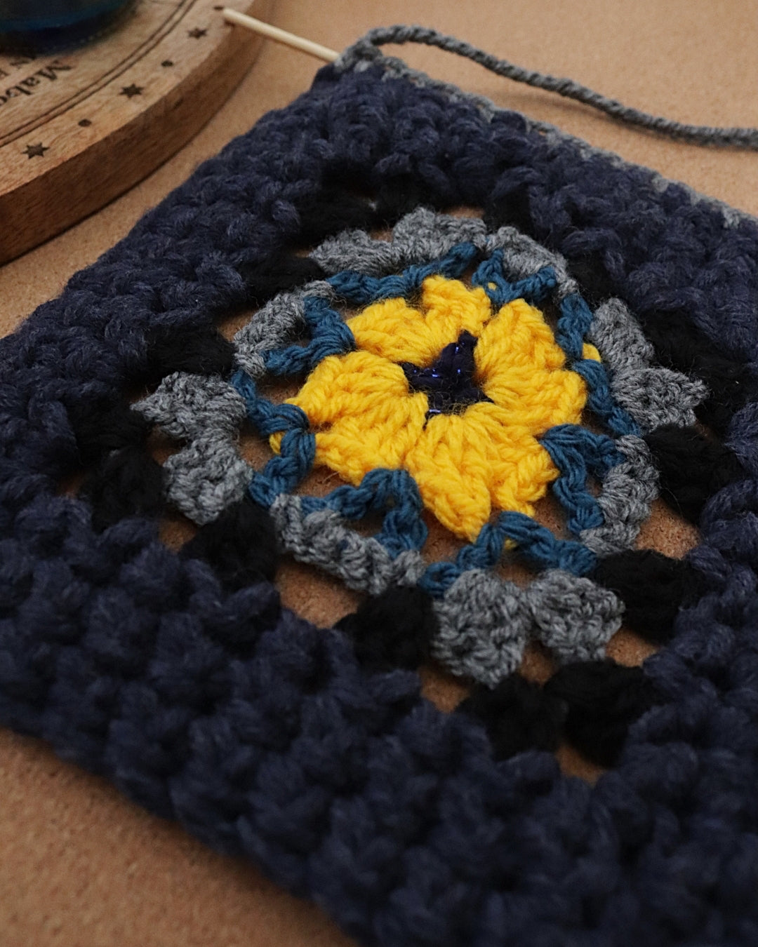 Granny square à suspendre - Aurora
